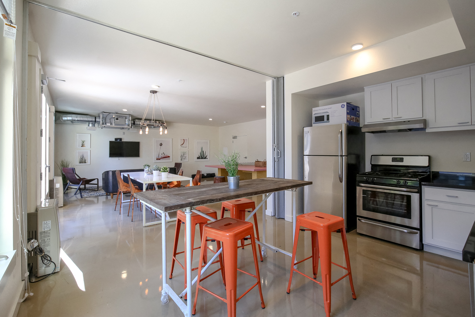 3900 Adeline photo 2